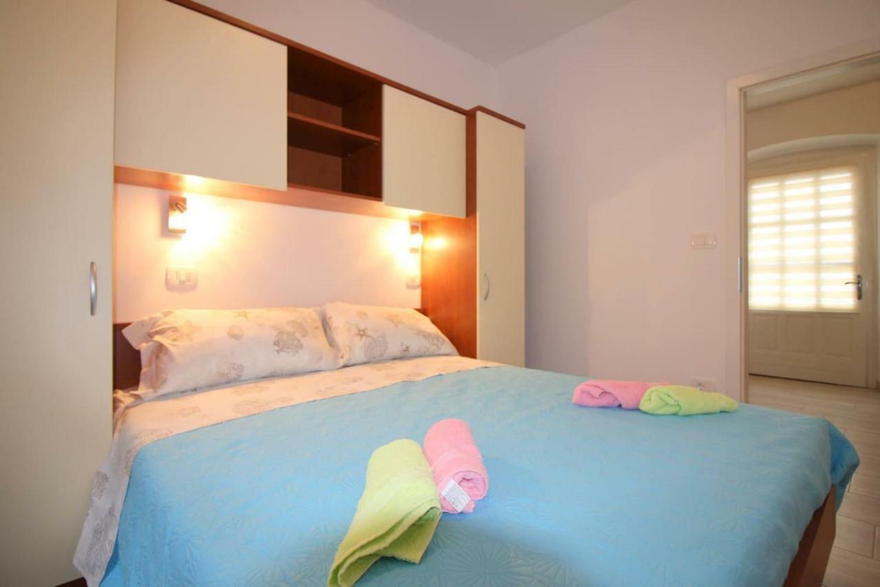 Apartment Noemi In City Center Poreč Kültér fotó