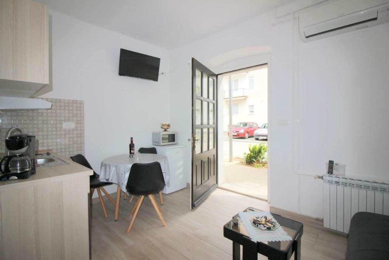 Apartment Noemi In City Center Poreč Kültér fotó